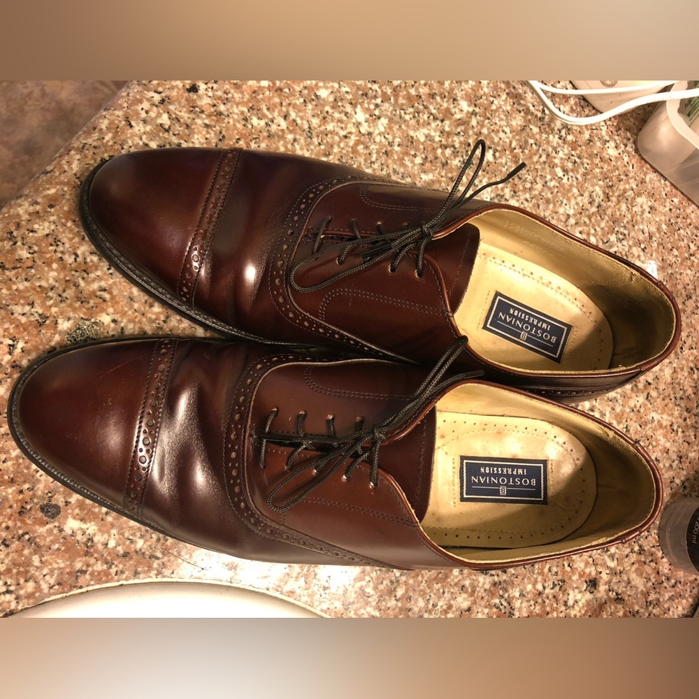 Men’s Bostonian size 10 in burgundy